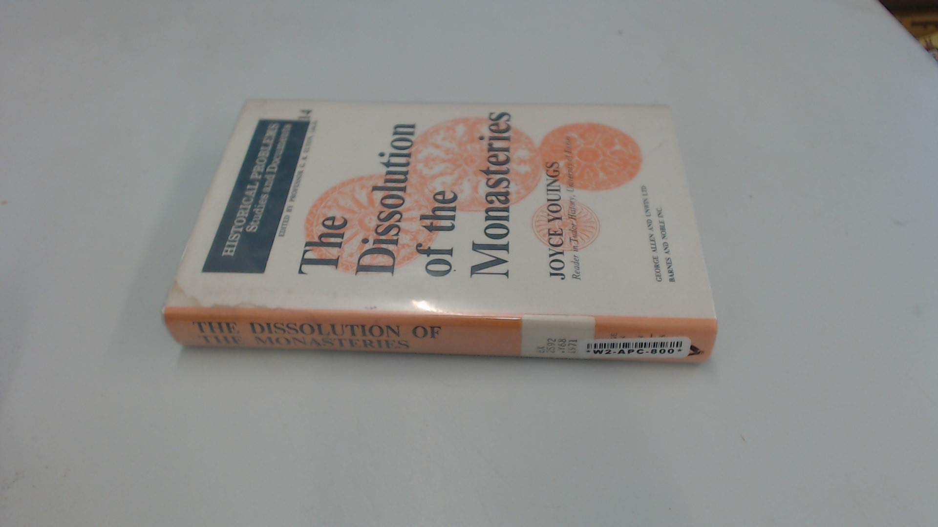 Cover for The dissolution of the monasteries
